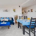 Aurora 1 Sea View Апартаменты *